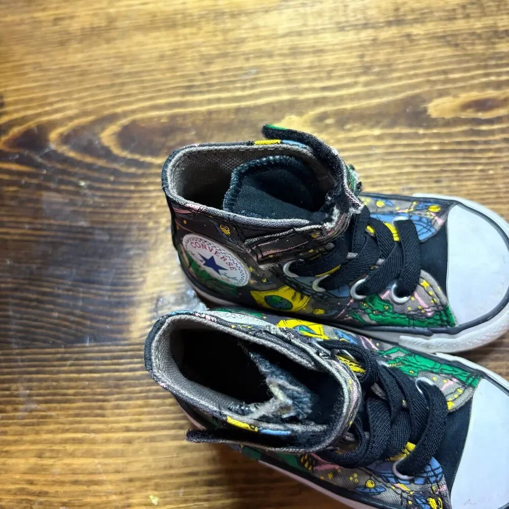 Converse Dino Sneakers Size 5‎